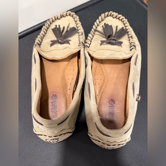 Lamo Beige /Tan Suede Moccasins with Tassels Slipper Shoes Slip On Relaxed - Picture 2 of 10